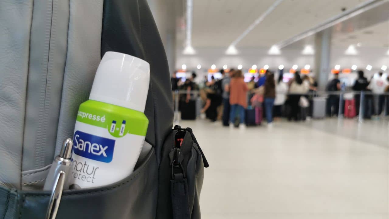 Nerve budget Nævne Is Deodorant Considered a Liquid When Flying? (Solved & Explained) -  Container FAQs