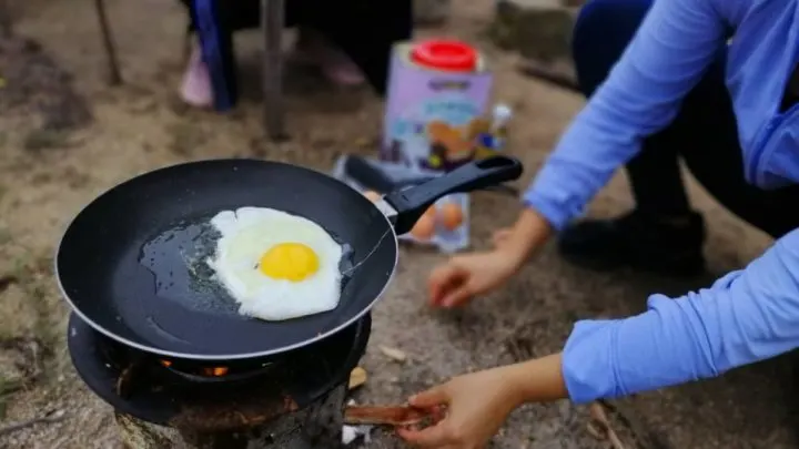 How Do You Pack And Store Eggs When Camping?