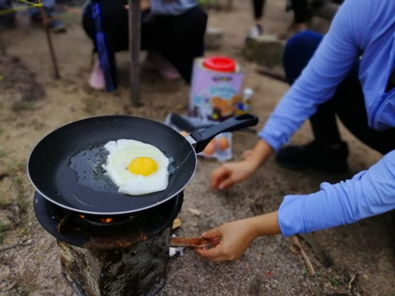 How Do You Pack And Store Eggs When Camping?