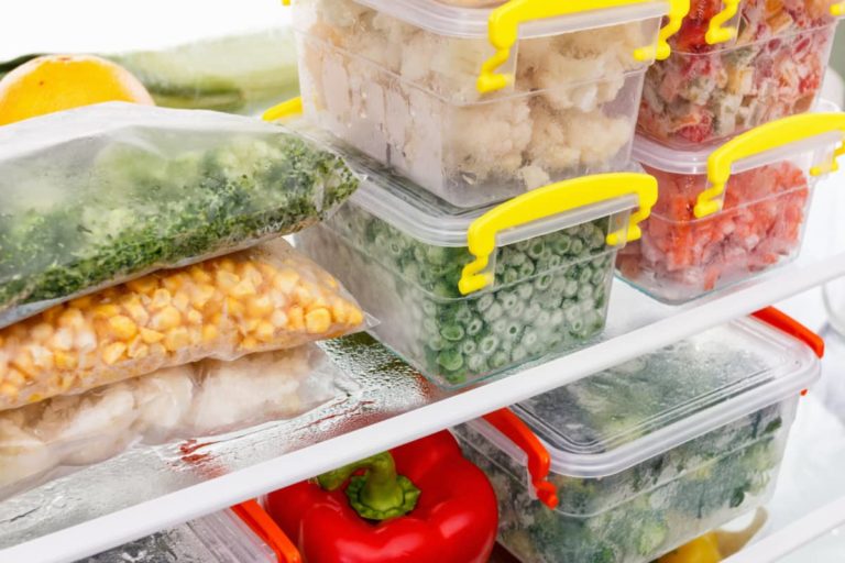 How To Transport Food Containers? (Safely With Helpful Tips)