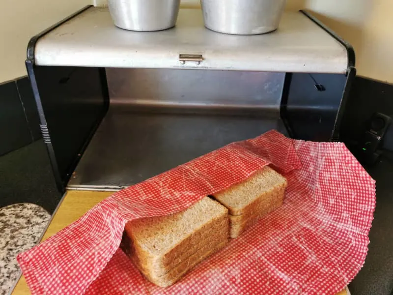 Use Beewraps to preserve bread