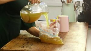 Put Liquids in Ziploc Bags
