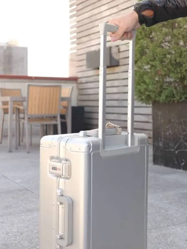 Frequent travelers love aluminum suitcases